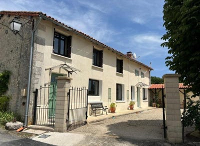/international/fr/nanteuil-en-vallee-charente-310100536709/