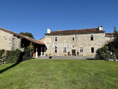 /international/fr/la-foret-sur-sevre-charente-310106485084/