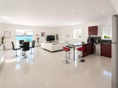 /international/fr/lezignan-corbieres-languedoc-roussillon-310108406296/