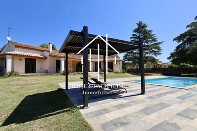 /international/fr/uzes-languedoc-roussillon-310101060228/?lang=en