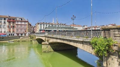 /international/fr/bayonne-aquitaine-310101534518/?lang=en