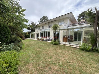 /international/fr/gujan-mestras-aquitaine-310100887524/