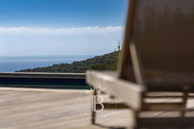 /international/fr/ajaccio-corsica-310105306085/
