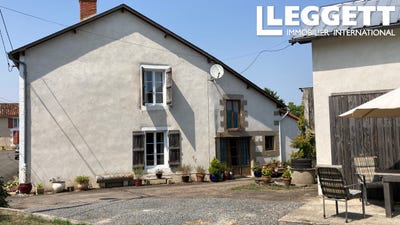 /international/fr/l-isle-jourdain-charente-310100440827/