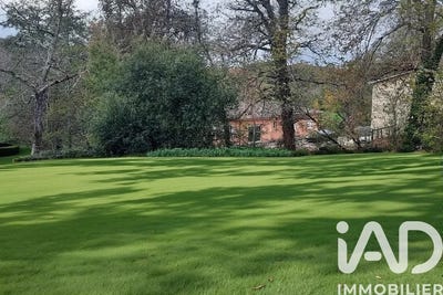 /international/fr/les-artigues-de-lussac-aquitaine-310103664088/