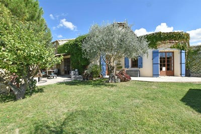 /international/fr/nages-et-solorgues-languedoc-roussillon-120095857572/