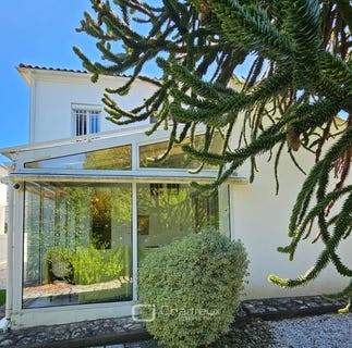 /international/fr/royan-charente-310107792584/