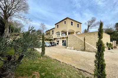 /international/fr/uzes-languedoc-roussillon-310100909888/?lang=zh-cn