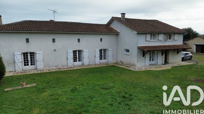 /international/fr/la-rochefoucauld-charente-310104917007/
