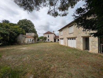 /international/fr/la-chapelle-montabourlet-aquitaine-310101323538/?lang=id