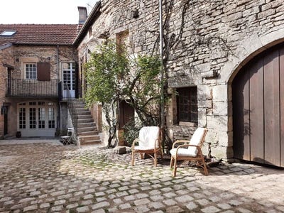 /international/fr/flavigny-sur-ozerain-burgundy-310108183649/