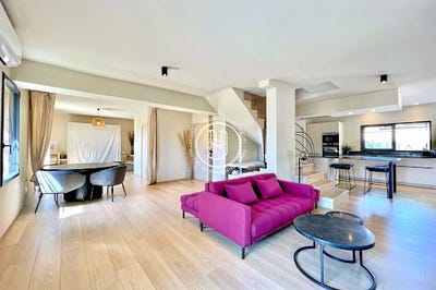 /international/fr/uzes-languedoc-roussillon-310110411719/