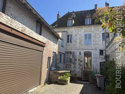 /international/fr/joigny-burgundy-310107474356/