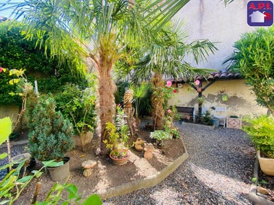 /international/fr/carla-bayle-midi-pyrenees-310108465611/?lang=id