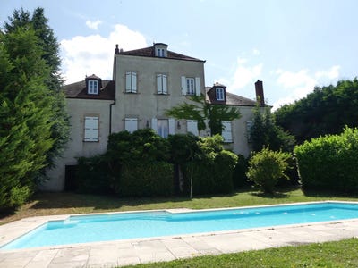 /international/fr/montcenis-burgundy-120086928964/