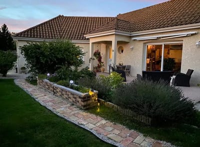 /international/fr/saint-maurice-en-riviere-burgundy-310098890113/