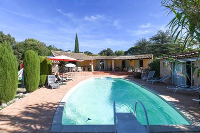 /international/fr/uzes-languedoc-roussillon-120087613253/