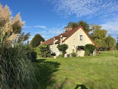 /international/fr/fleuriel-auvergne-310107375003/