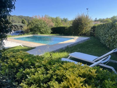 /international/fr/entrecasteaux-provence-alpes-cote-d-azur-310099119632/