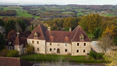 /international/fr/hautefort-aquitaine-120088660488/