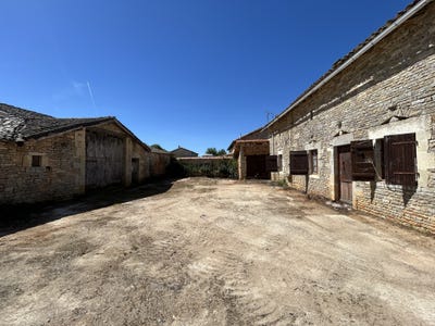 /international/fr/clussais-la-pommeraie-charente-310107640384/