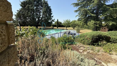 /international/fr/saint-quentin-la-poterie-languedoc-roussillon-310108088873/