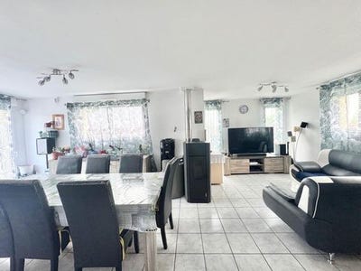 /international/fr/ernee-pays-de-la-loire-310108187014/