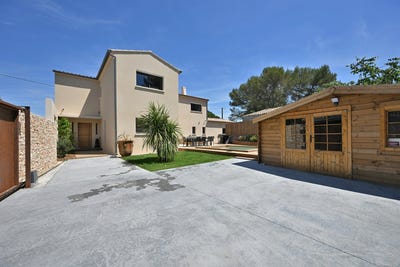 /international/fr/nimes-languedoc-roussillon-310108454084/
