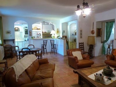 /international/fr/roujan-languedoc-roussillon-120073442550/