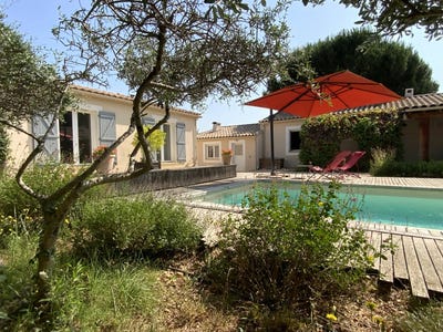 /international/fr/uzes-languedoc-roussillon-310101229807/
