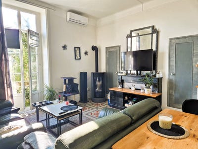 /international/fr/pezenas-languedoc-roussillon-310106484454/