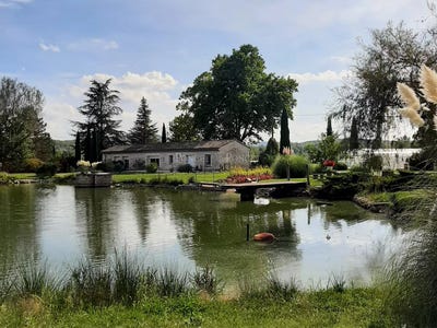 /international/fr/barjac-languedoc-roussillon-310119925968/