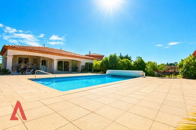 /international/fr/fouzilhon-languedoc-roussillon-310108452919/