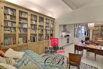 /international/fr/uzes-languedoc-roussillon-310108764318/