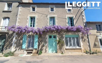 /international/fr/javerlhac-et-la-chapelle-saint-robert-aquitaine-310100136960/?lang=en