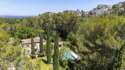 /international/fr/saint-remy-de-provence-provence-alpes-cote-d-azur-310120035170/