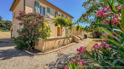 /international/fr/serignan-du-comtat-provence-alpes-cote-d-azur-310098053557/