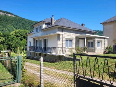 /international/fr/bort-les-orgues-limousin-310100297561/?lang=fr