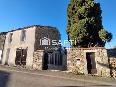 /international/fr/saint-vincent-sterlanges-pays-de-la-loire-310098767519/?lang=en