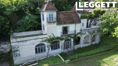/international/fr/loches-centre-val-de-loire-310108668435/