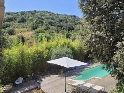 /international/fr/uzes-aquitaine-310108942639/