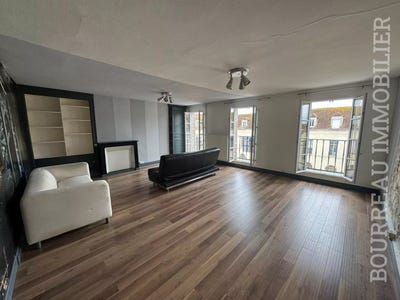 /international/fr/joigny-burgundy-310100173290/