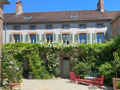 /international/fr/joigny-burgundy-310108276178/