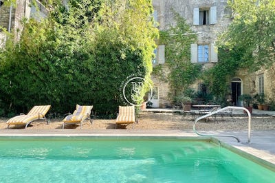 /international/fr/uzes-languedoc-roussillon-310100990068/?lang=zh-cn