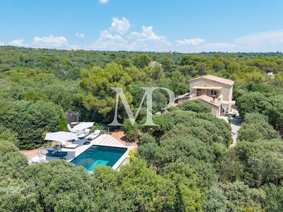 /international/fr/gordes-provence-alpes-cote-d-azur-310110090585/