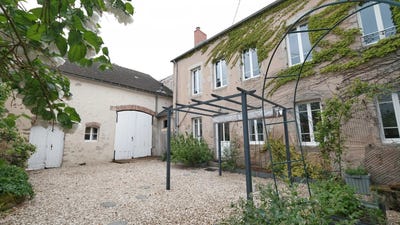 /international/fr/ouroux-en-morvan-burgundy-310100458698/