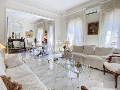 /international/fr/pezenas-languedoc-roussillon-310108429840/