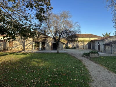 /international/fr/la-ferriere-airoux-charente-310103667290/