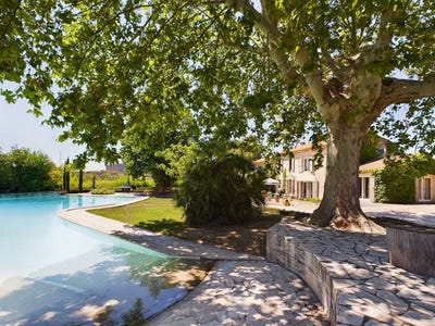 /international/fr/arles-provence-alpes-cote-d-azur-310105970137/