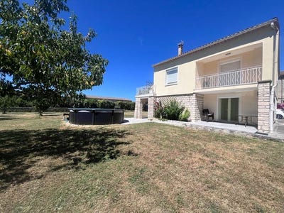 /international/fr/barjac-languedoc-roussillon-310110262771/